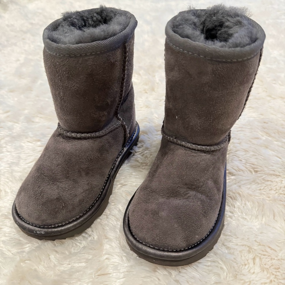 Ugg Toddler Classic Boot in Grey - Size 8